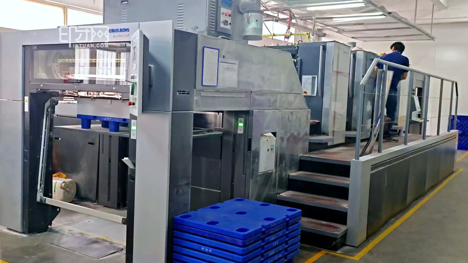 德国海德堡对开印刷机封面