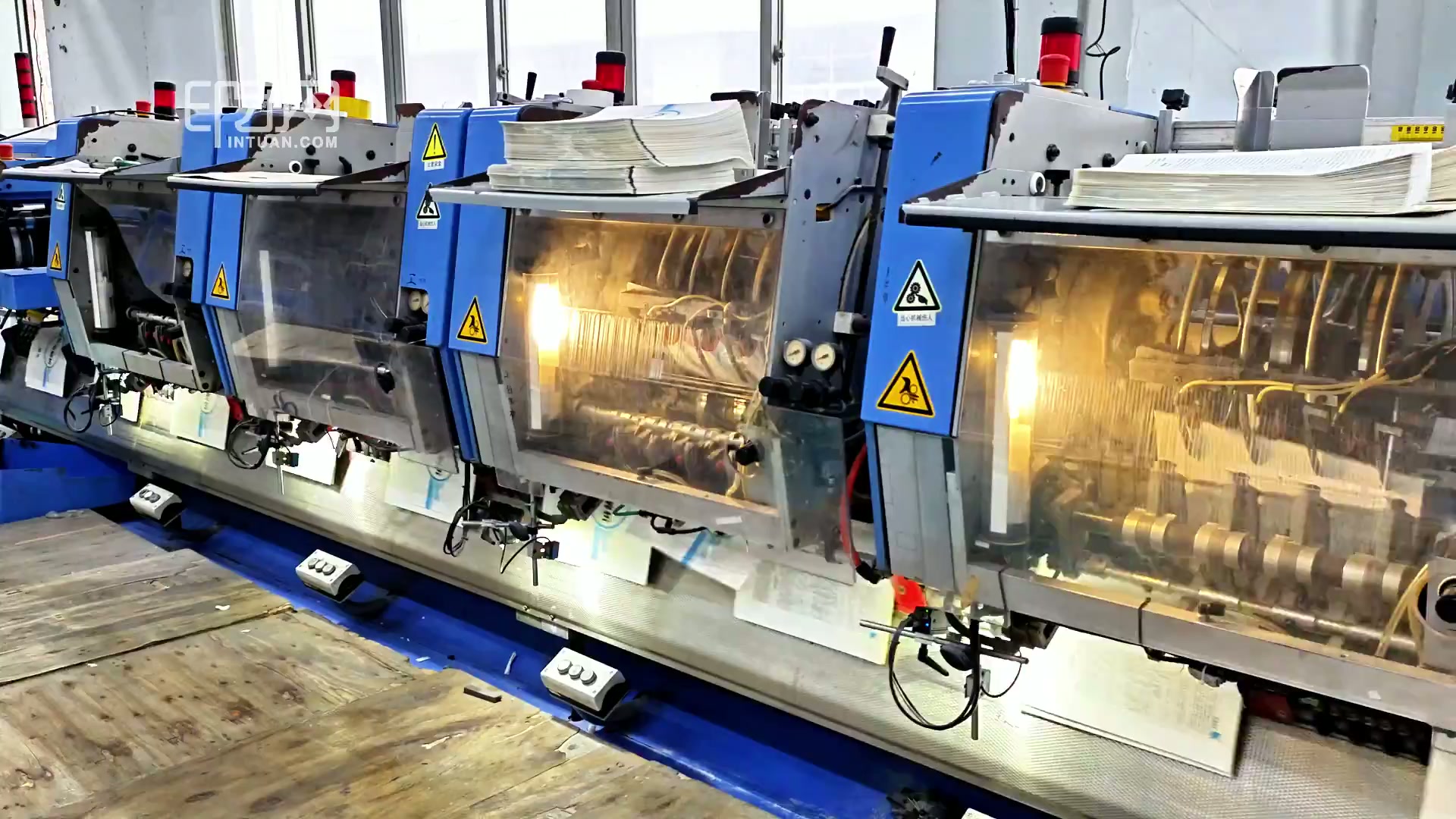 马天尼骑马钉联动线封面