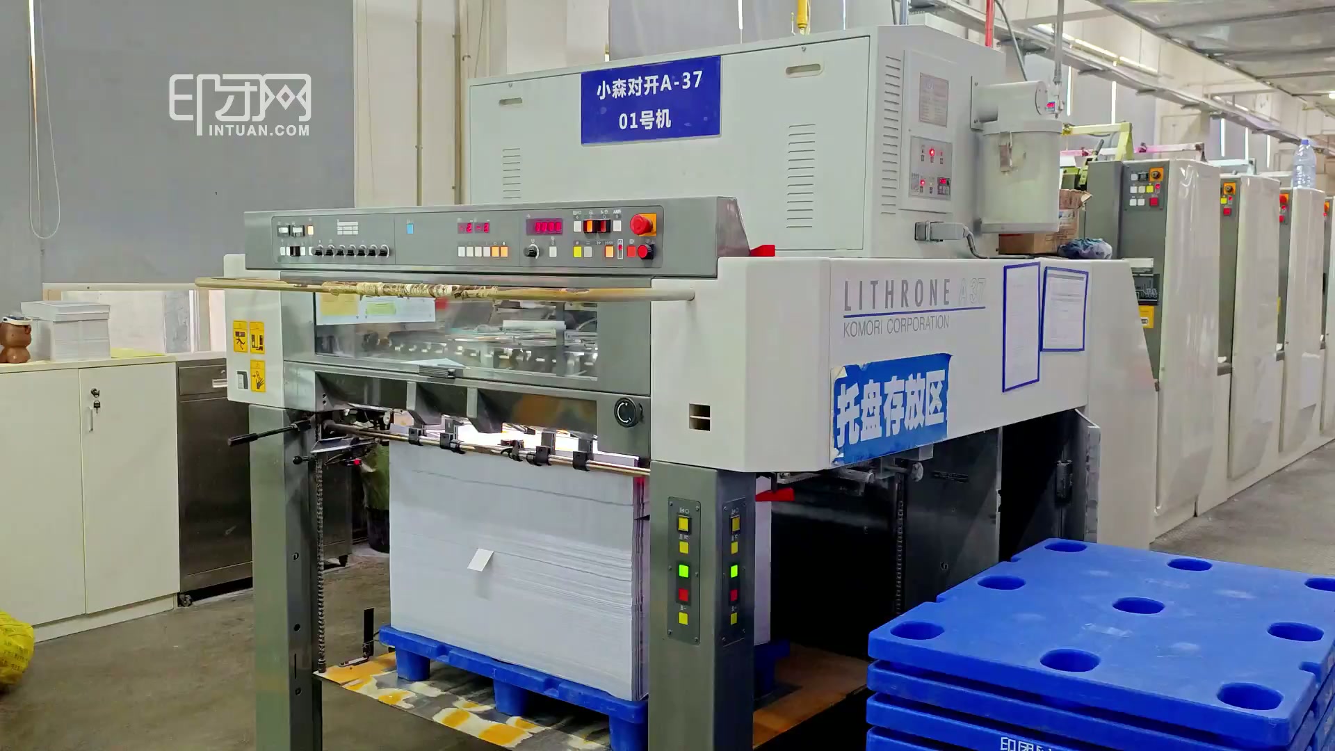 日本小森对开印刷机封面